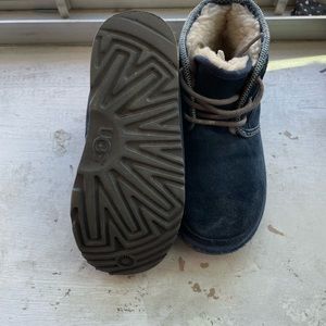 UGG neumel kids boot…Size 2 in great condition